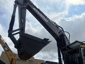 Excavatrice sur chenilles Hyundai HX220S, poids opérationnel de 20 tonnes, moteur Cummins, roulements, boîte de vitesses, PLC, prête à être expédiée - Product Image 6