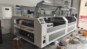 Máquina de Corte Láser Automática 1530 con Rack Cerrado, 1500x3000mm, Transmisión de Alta Velocidad para Producción Industrial - Product Image 6