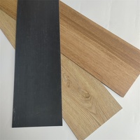 PVC Fischgrät-LVT-Fliesen Wasserdichter Trockenklebe-Vinylboden Glatte Oberfläche Selbstklebende Vinyl-Designfliesen