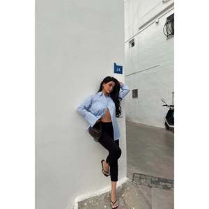 Hauts pour femmes en coton et mousseline rayés à col montant bleu Romi, coupe décontractée, tailles XS-XL, pour le bureau, les fêtes, les saisons automne et printemps - Product Image 3