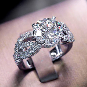 Anello da Donna Classico a Quattro Punte con Zirconi, Design Elegante per Fidanzamento, Gioiello Commemorativo Versatile per Uso Quotidiano, Regalo - Product Image 1