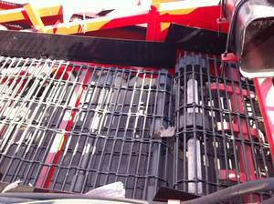 Machine de récolte et de chargement / Arracheuse d'ail à entraînement par tracteur / Moissonneuse-batteuse de pommes de terre à entraînement par tracteur / Récolteuse d'arachides montée sur tracteur - Product Image 5