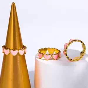 แหวนแต่งงานแฟชั่นเครื่องประดับแหวนนิ้วเคลือบสีชมพูชุบทองกันน้ำแหวนนิรันดร์สแตนเลสหัวใจสำหรับผู้หญิง