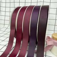 Ruban en gros-grain bordeaux avec logo en feuille d'or personnalisé, ruban côtelé rouge vin certifié OEKO-TEX haute densité pour boîte cadeau de luxe
