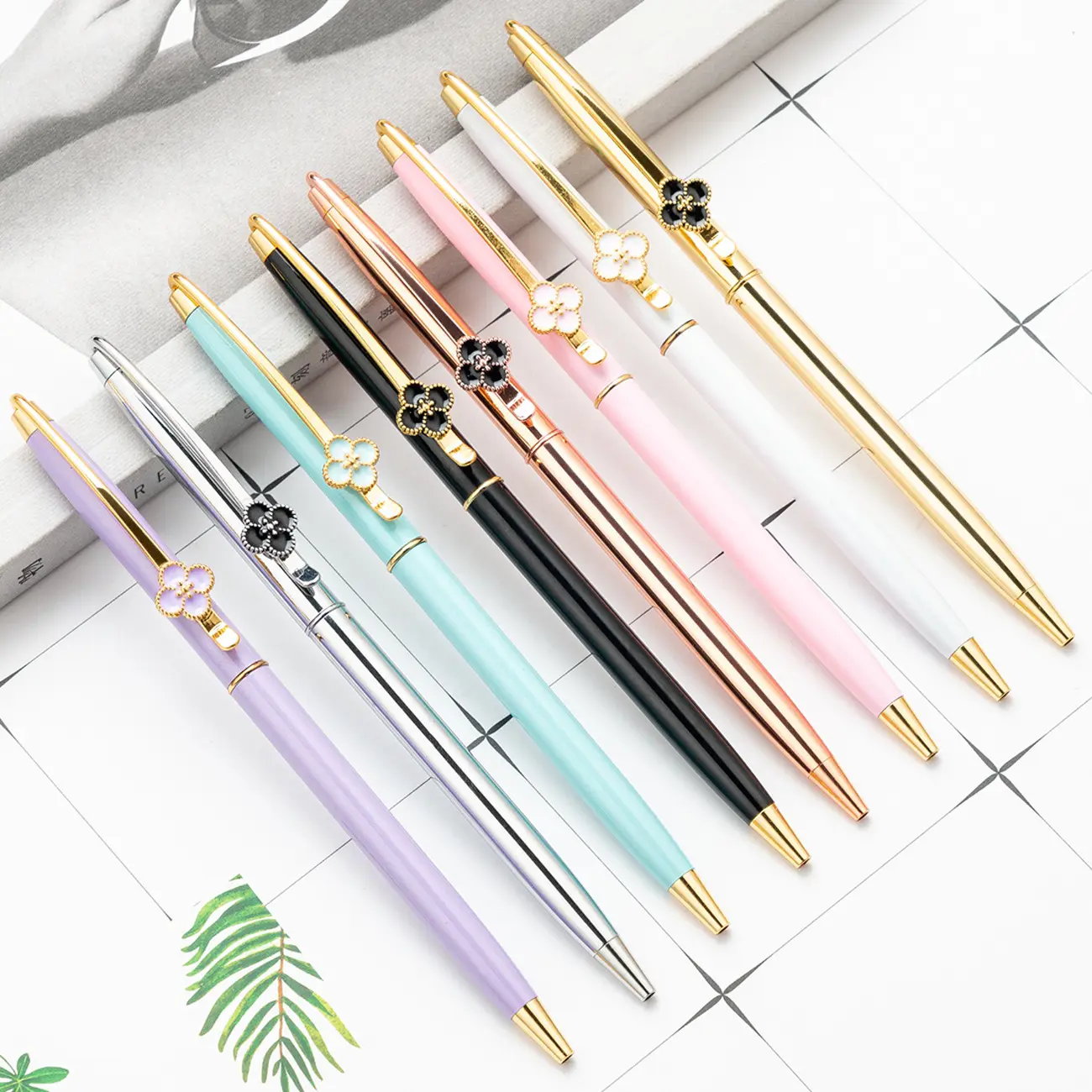 Pince à stylo trèfle de luxe stylo en métal de haute qualité stylo à bille en métal cadeau de fille de mode coréenne