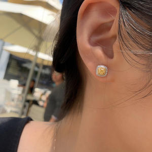Orecchini a perno gialli E2744 con taglio a cuscino e montatura geometrica, gioielli di lusso da donna - Product Image 6