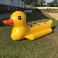 Bateau gonflable géant en forme de canard