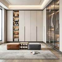 Armoire murale en bois sur mesure de luxe, dressing ouvert avec vitrine en verre et éclairage LED pour chambre à coucher et dressing