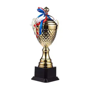 Vervaardigt Custom Logo 3d Folk Metal Antieke Ambachten Sport Voetbal Basketbal Cricket Voetbal Award Trofee Cup