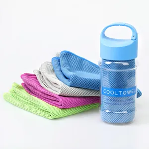 En gros Personnalisé polyester microfibre Tissu Logo Ice Cool sport Serviette De Refroidissement avec bouteille