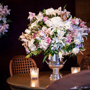 Vase à fleurs en aluminium avec piédestal fini or pour la décoration de la maison et de la table de mariage 2024 Dernière collection de décorations d'intérieur - Product Image 1