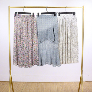 Faldas <span class=keywords><strong>de</strong></span> Seda Vintage Geryon <span class=keywords><strong>de</strong></span> Segunda Mano para Mujer, Tallas y Colores Surtidos, Plisadas, Fardos a Granel, <span class=keywords><strong>Ropa</strong></span> Usada para Exportación - Product Image 1