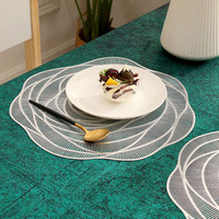 Napperon de table antidérapant écologique set de table en pvc imprimé en forme de fleur rose dorée pour les repas