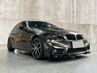 Bodykit untuk BMW 3series E90 tahun 2009 - 2012 LCI Upgrade ke Gaya M4 Aksesoris Bumper Depan Belakang Side Skirt Desain Baru PP