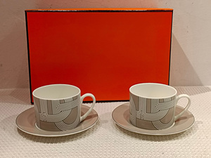 Venta al por Mayor de Tazas y Platos de Porcelana Británica de Lujo Runway 2 - Product Image 3