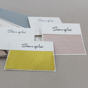 بطاقات أعمال مخصصة بألوان بانتون مع طباعة CMYK+ بانتون وتشطيب بالورنيش، مصنوعة من الورق المقوى - Product Image 3