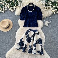Ensemble élégant pour femmes, été, 2 pièces, haut en velours à manches bouffantes, bordure en perles, jupe courte en maille brodée florale, style A-line
