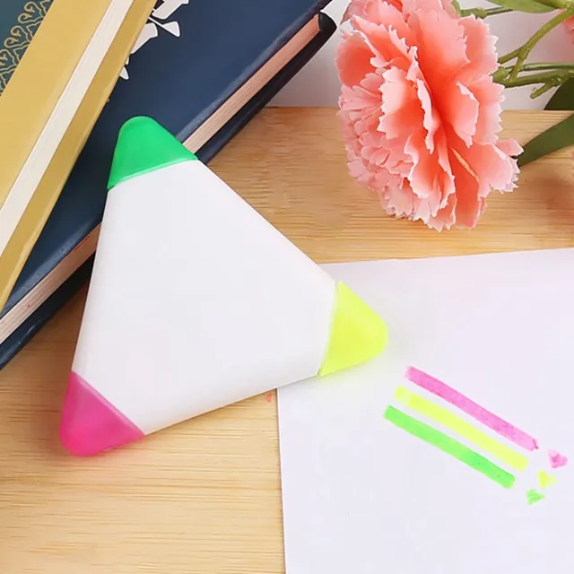 Ucuz renkli moda vurgulayıcı kalem 3 In 1 üçgen şekilli hediye vurgulayıcı