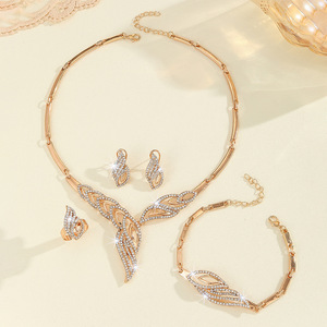 Venta caliente joyería de moda elegante diamante chapado en oro hoja collar pendientes anillo pulsera encanto conjunto de joyas