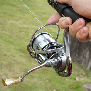 Carrete de Pesca <span class=keywords><strong>Chensheng</strong></span> de Nuevo Estilo, Totalmente Metálico, Bobina Poco Profunda, Lanzamiento Largo, Relación de Engranajes Alta 5.2:1, para Mano Izquierda - Product Image 1