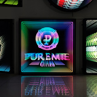 Boîte à lumière LED miroir infini en verre acrylique semi-transparent personnalisée en usine, miroir abyssal, enseigne au néon pour karaoké, bar