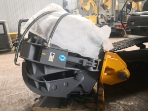 Escavatore Takeuchi TB216 con Pinza per Rottami Metallici e Pinza Polipropilene - Product Image 4