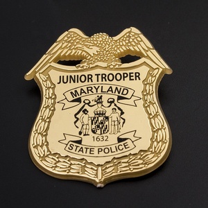 Médaille personnalisée en plastique moulé par injection, finition or et argent brillant, pour le bureau du shérif, éco-responsable et patriotique, modèle Junior Deputy - Product Image 1