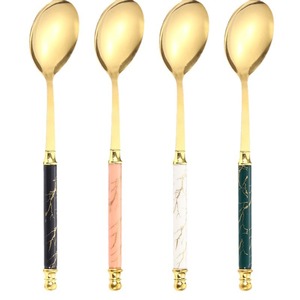 Cuchara de acero inoxidable de estilo nórdico con mango de cerámica, color verde oscuro y dorado, duradera para uso doméstico, para postres, arroz y sopa. - Product Image 5