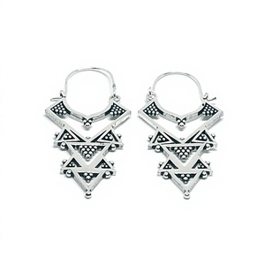 Boucles d'oreilles créoles tribales en argent de bohème faites à la main 925 en laiton plaqué or motif de flèche en or matériel principal 925 argent or - Product Image 2