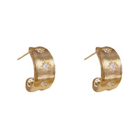 Boucles d'oreilles en forme de C rétro minimalistes de niche avec strass, luxe léger, polyvalentes, en acier inoxydable de haute qualité