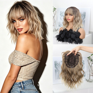Perruque sans couture de style européen et américain, couvrant les <span class=keywords><strong>cheveux</strong></span> blancs, avec frange, <span class=keywords><strong>dégradé</strong></span> blond-brun, ondulée bouclée longue de 40 pouces, pour un effet volumineux - Product Image 2