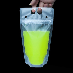 Bolsa de bebida de plástico esmerilado a <span class=keywords><strong>precio</strong></span> de fábrica, 250ml, 500ml, 1L, envasado de alimentos, jugo líquido, bolsa con cremallera, pajitas para cerveza Vodka - Product Image 1