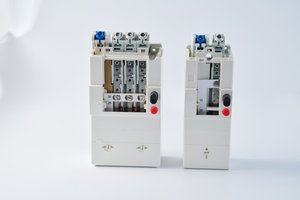 Disjoncteur JUNW 2P/4P monophasé/<span class=keywords><strong>triphasé</strong></span> PG 5/15A 300mA 500mA Disjoncteur différentiel bipolaire - Product Image 5
