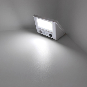 Alarme de capteur solaire à induction infrarouge Anti voleurs Lumière d'alarme solaire télécommandée avec capteur de mouvement - Product Image 6