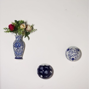 Vase mural en <span class=keywords><strong>pot</strong></span> <span class=keywords><strong>de</strong></span> <span class=keywords><strong>fleur</strong></span> en céramique <span class=keywords><strong>de</strong></span> style rétro chinois avec un design traditionnel et des tentures murales à motif végétal - Product Image 2