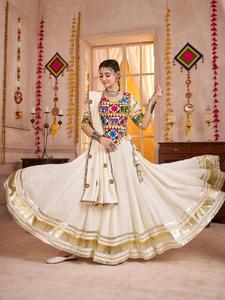 Algodón viscosa totalmente cosido chaniya choli con parche kutchi y espejo Kodi trabajo perfecto para la colección navratri - Product Image 4