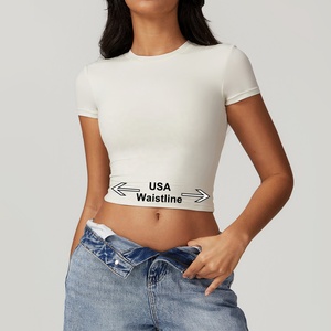 T-shirt Corta da <span class=keywords><strong>Donna</strong></span> Sexy Stile Casual <span class=keywords><strong>Fitness</strong></span> Taglio Aderente Girocollo con Logo Personalizzato Tinta Unita Sportiva Baby Tee Y2K Crop Top Neutro - Product Image 2