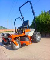 Tondeuse autoportée à moteur essence 4 temps, largeur de coupe de 48 pouces, phares intégrés, pour l'aménagement paysager commercial et les terrains de sport