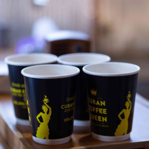 Vasos <span class=keywords><strong>de</strong></span> Papel Personalizados <span class=keywords><strong>de</strong></span> Fábrica con Tapas para Café y <span class=keywords><strong>Leche</strong></span> para Llevar, Tamaño, <span class=keywords><strong>Color</strong></span> e Impresión <span class=keywords><strong>de</strong></span> Logotipo Personalizables - Product Image 1