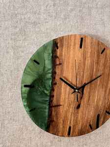 นาฬิกาแขวนผนังเรซิ่นและไม้ ดีไซน์เฉพาะตัว เพื่อตกแต่งบ้านด้วยสไตล์โมเดิร์นแบบเรียบง่าย พร้อมรายละเอียดศิลปะที่เรียบเนียน - Product Image 5