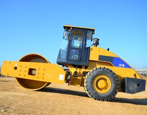 Rodillo Compactador de Un Solo Tambor de 18 Toneladas, 518, 129 kW, para Carreteras Urbanas y Áreas Sensibles, Fuerza Excitante de 327/188 KN, Nivel 2, con Cabina ROPS - Product Image 3