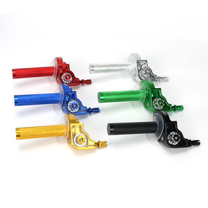 Acelerador de giro para motocicleta de lado derecho, compatible con Sudamérica y Sudeste Asiático, con tapa de depósito de combustible, de aleación de aluminio CNC - Product Image 3