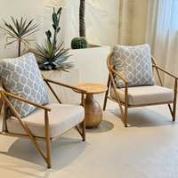 Fauteuil d'extérieur moderne avec dossier tressé et coussins, chaise de jardin pour terrasse et hôtel