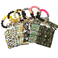 Vente chaude Bien Nouveaux Designs Tendance De La Mode Léopard Vache Motif Silicone Perles Bracelet Porte-clés Bracelet Avec Portefeuille En Cuir