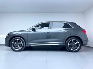 <span class=keywords><strong>Audi</strong></span> <span class=keywords><strong>Q3</strong></span> 35 TFSI 1.5T 7DCT <span class=keywords><strong>2023</strong></span>, 5 Plazas, SUV Compacto de Lujo, Pantalla LCD Completa, Techo Panorámico, Auto Usado para Exportación - Product Image 5