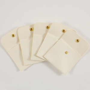 PUPPYSEW Paquete de 40 Bolsas de Joyería Beige de 8x8cm, Microfibra, para Pulseras, Aretes y Anillos, Sin Logotipo, Envío Rápido - Product Image 6