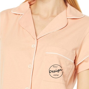 Conjunto de Pijama para Mujer al Por Mayor con Logo en Tela de Lujo de Seda, Satén, Bambú y Algodón, Camisa, Shorts y Pantalón con Bolsillo - Product Image 3