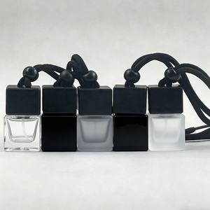 ขวดแก้วเปล่าสำหรับน้ำหอมปรับอากาศในรถยนต์ ขนาด 5 มล./8 มล./10 มล. พิมพ์ลายสกรีน ขวดน้ำหอมแบบแขวนพร้อมฝาไม้สีดำสำหรับน้ำมันหอมระเหย - Product Image 4