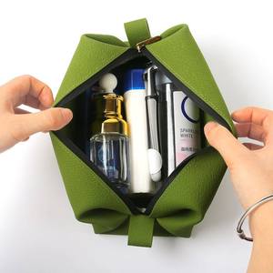Trousse de Toilette et Organisateur Portable en Silicone Imperméable pour Adultes, Idéal pour le Voyage, la Plage et les Activités de Plein Air - Product Image 4