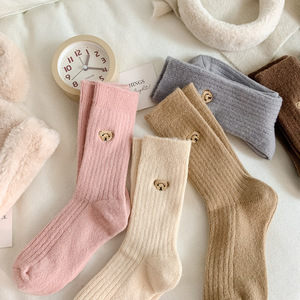 Chaussettes pour femmes Zenske Carape OEM en gros, de haute qualité, doublées de polaire, en laine épaisse, chaudes, roses, brodées d'un ours - Product Image 3